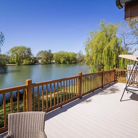 Stunning Lodge With Free Wifi For Hire At Carlton Meres In Suffolk Ref 60013M Saxmundham Exterior foto